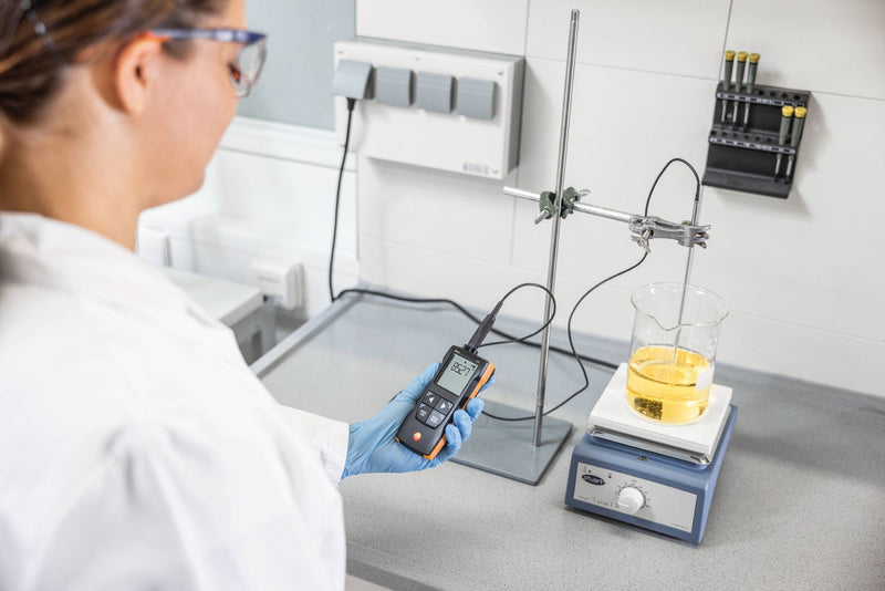Testo 110 -  NTC and Pt100 temperature measuring instrument with App connection